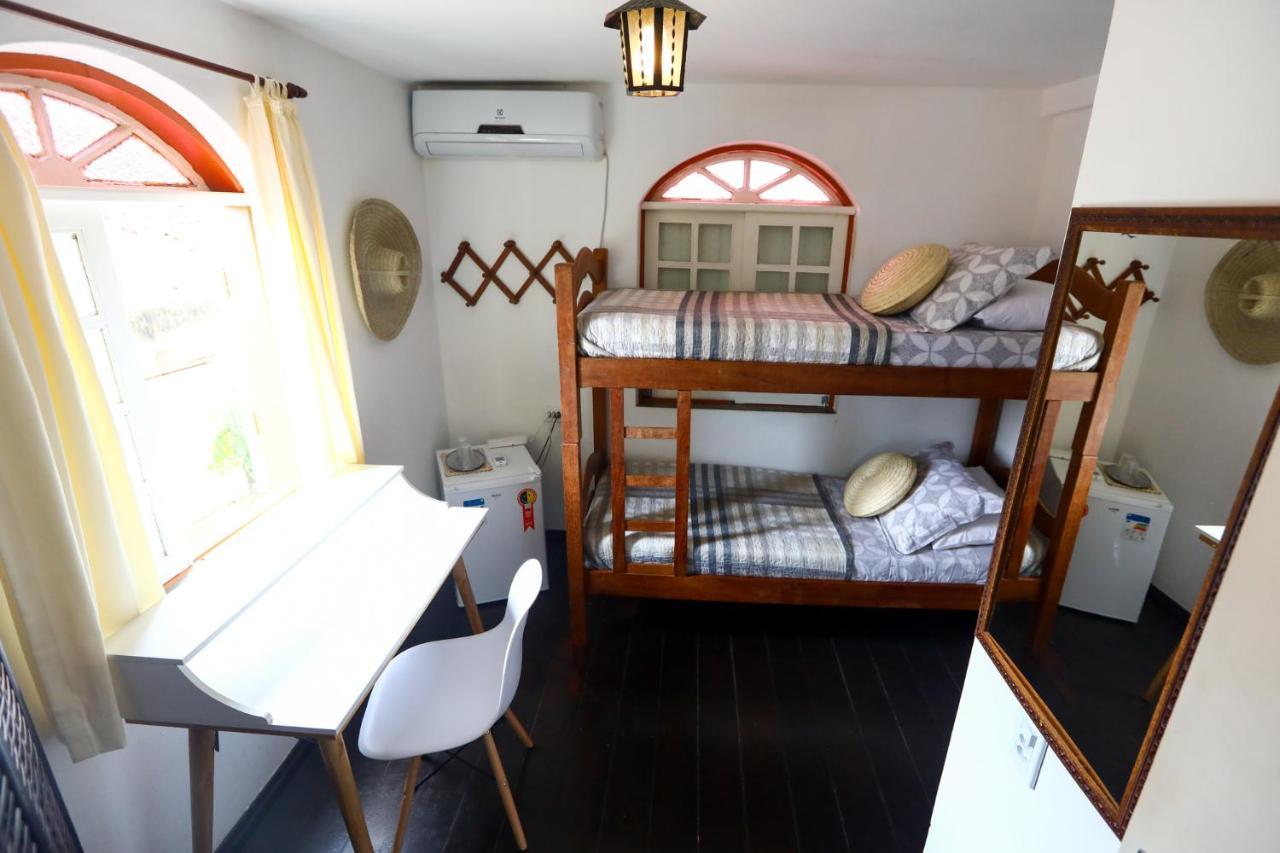 Quarto com 2 Camas de Solteiro